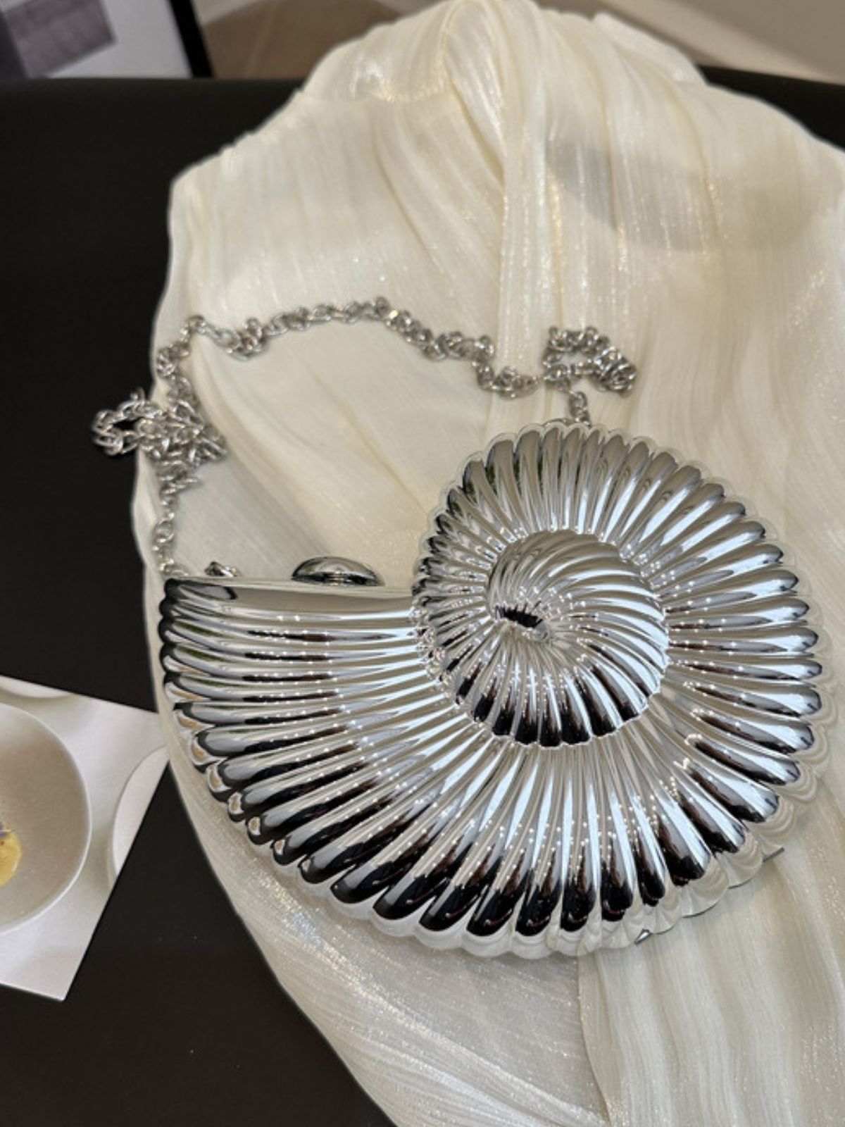 Metallic Seashell Clutch Chain Bag