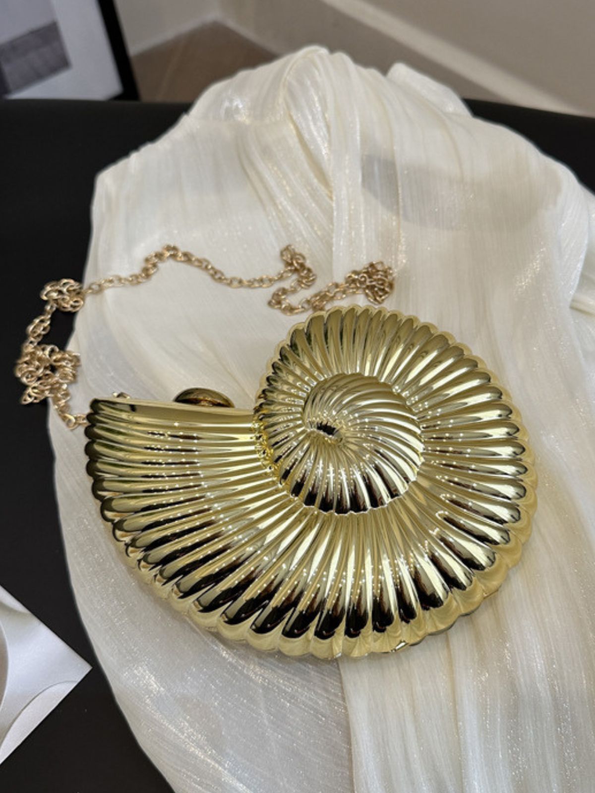 Metallic Seashell Clutch Chain Bag